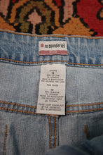 Load image into Gallery viewer, Vintage 2000s Light Wash Denim Cargo Mini Skirt
