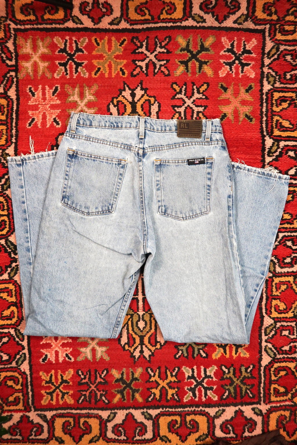 Men's vintage light wash distressed denim jeans by Polo Jeans Co. from Elektra Vintage, featuring a classic fit and faded finish.