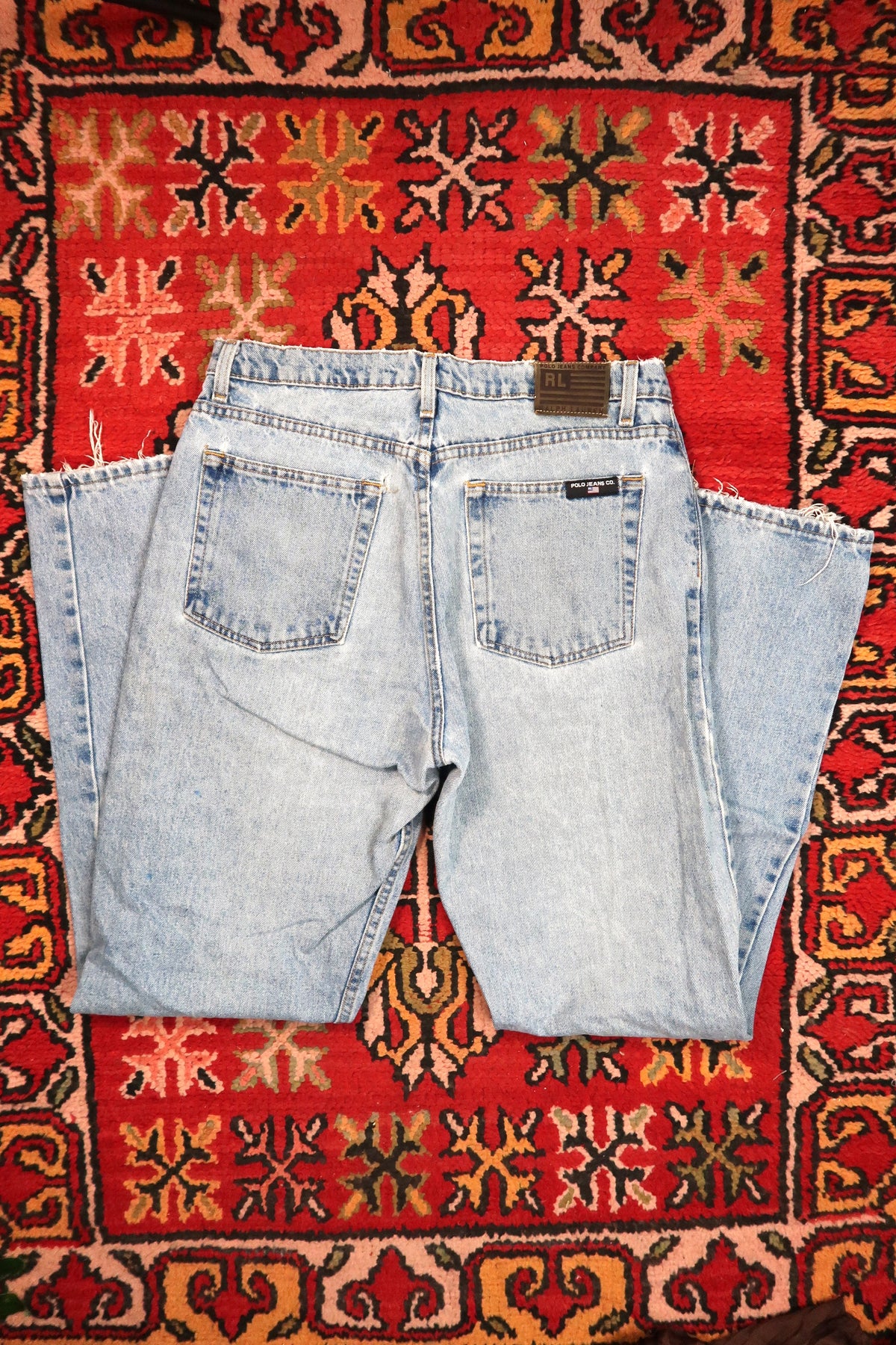 Men's vintage light wash distressed denim jeans by Polo Jeans Co. from Elektra Vintage, featuring a classic fit and faded finish.