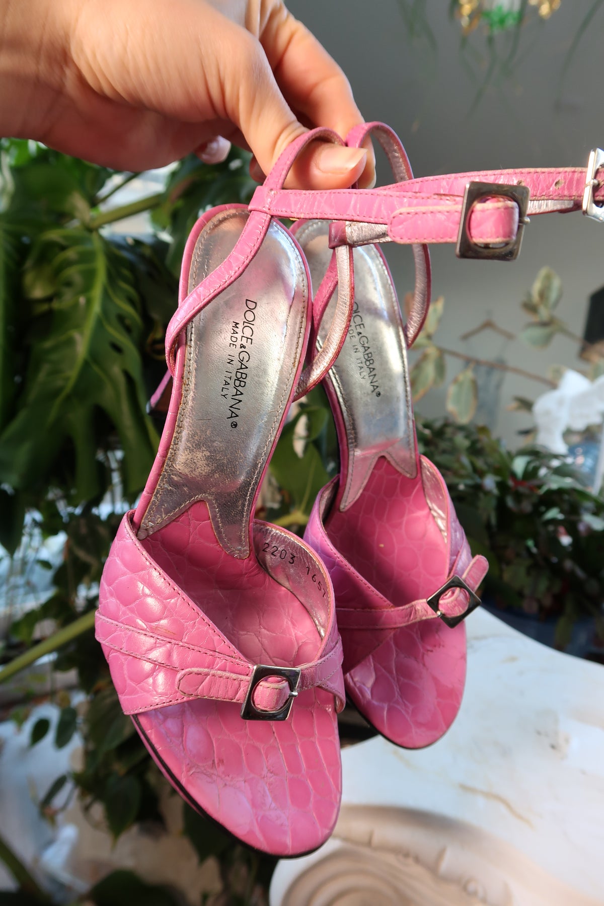 Elektra Vintage pink alligator leather platform heels by Dolce Gabbana, featuring high heels and textured glossy finish.