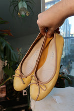 Load image into Gallery viewer, Vintage Yellow and Beige Ballet Flats
