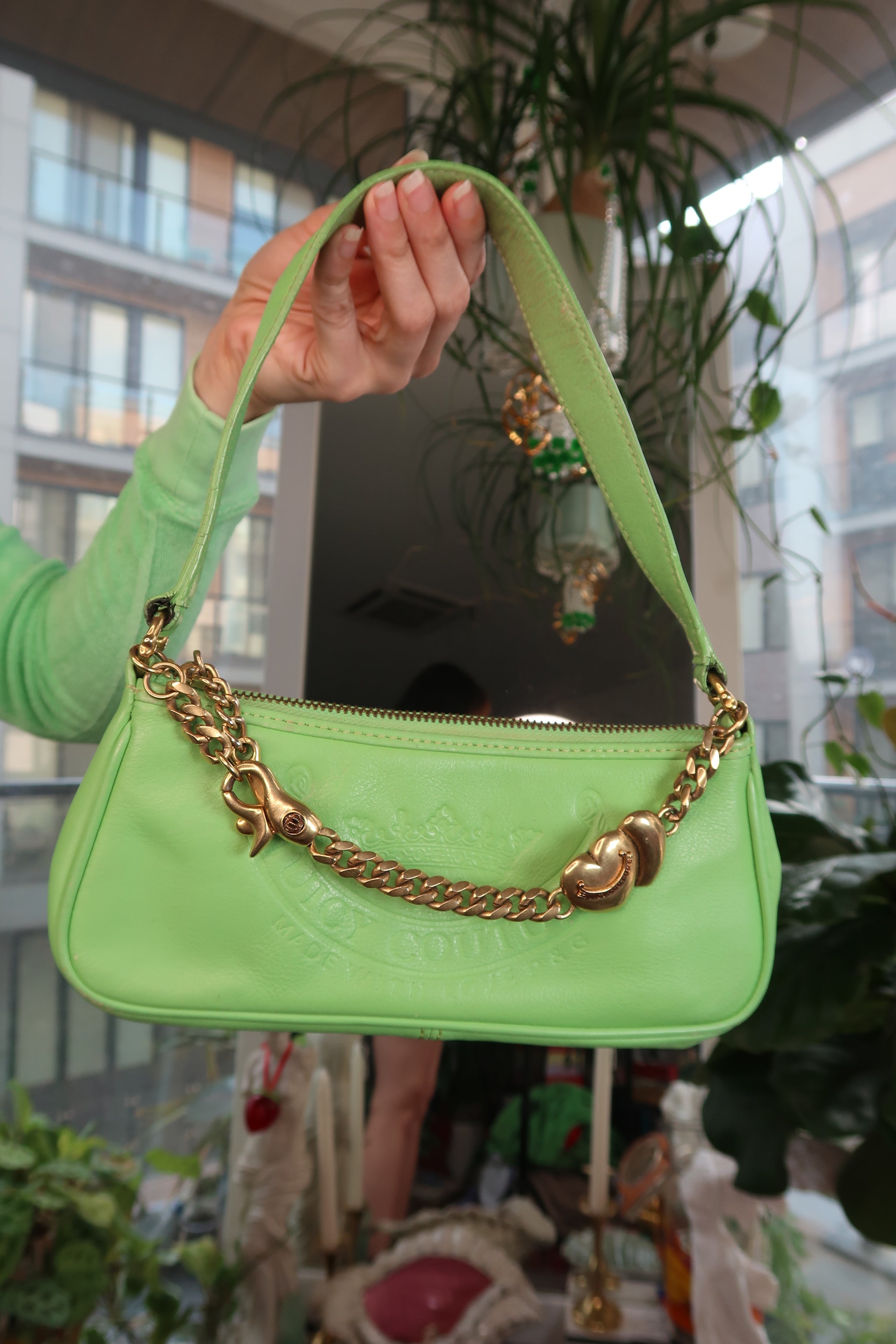 c*B様 Juicy Couture バッグ 新品 ライトグリーン Vintage Juicy Couture Lime Green Shoulder Bag with Gold Chain