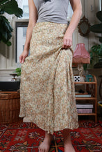 Load image into Gallery viewer, Vintage Y2K 100% Silk Floral Midi Skirt
