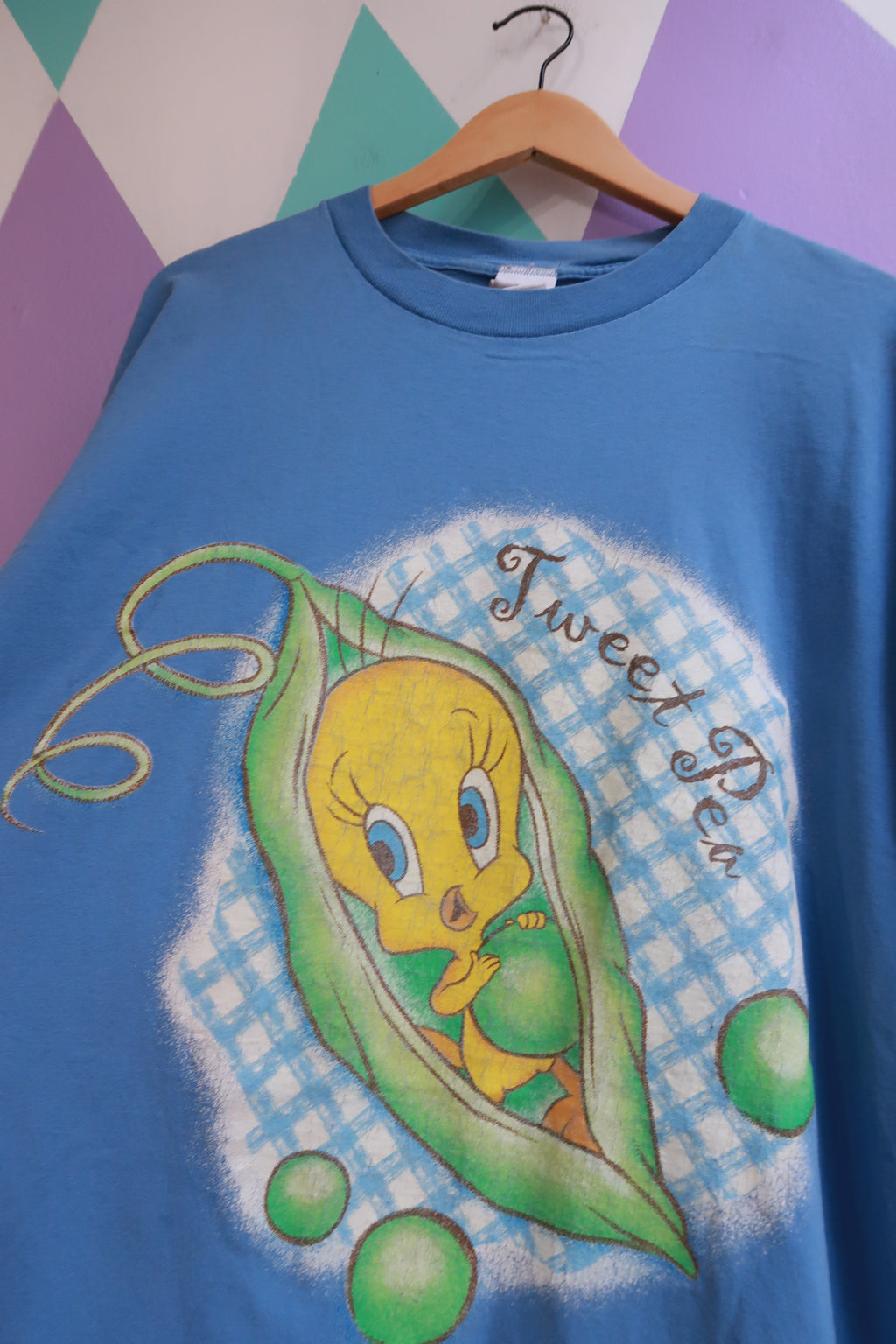 Vintage 2000s Tweety Bird "Tweet Pea" graphic T-shirt by Elektra Vintage, featuring a colorful cartoon Tweety design on soft fabric.