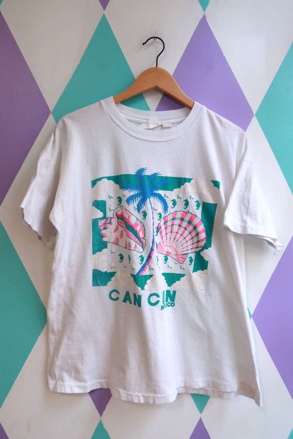Vintage 90s Cancun Mexico Seashell Graphic T-Shirt