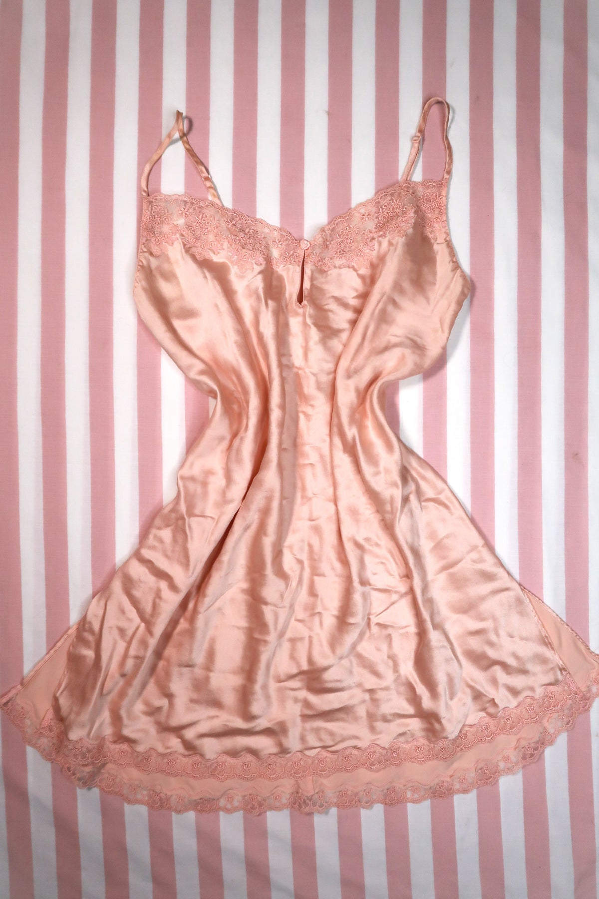 Vintage 2000s Victoria’s Secret peach silk slip dress with lace trim, featuring a delicate and elegant design by Elektra Vintage.