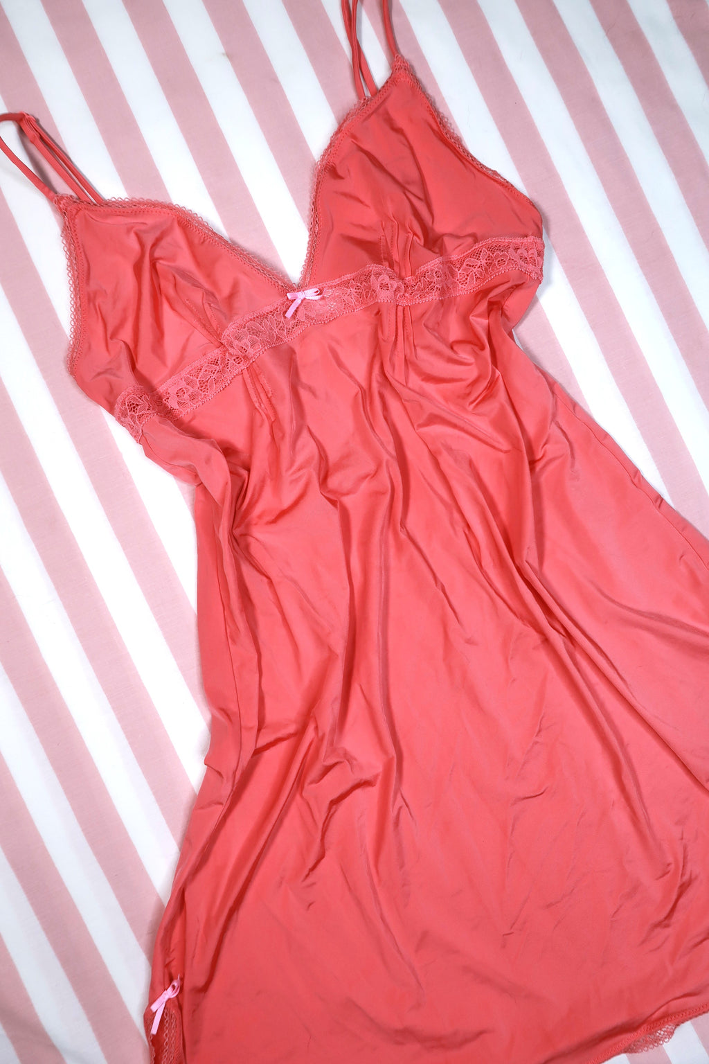 Vintage 2000s Victoria’s Secret Coral Nylon Lace Slip Dress - Elektra Vintage