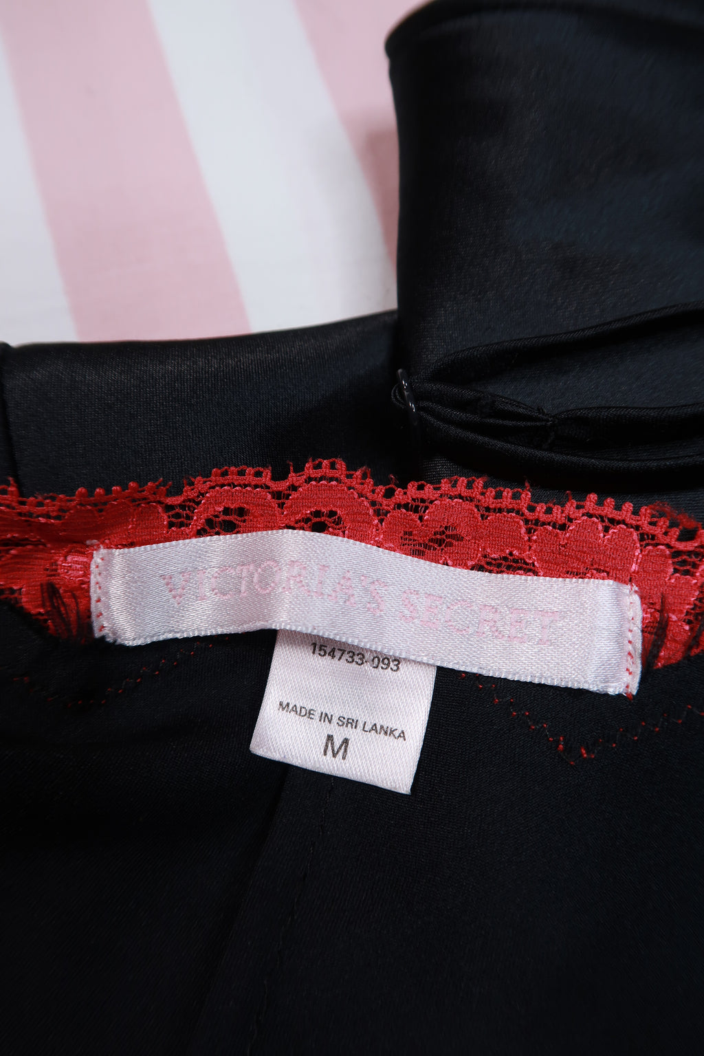 Elegant black dress with red lace trim from Elektra Vintage, featuring a fitted silhouette and delicate lace details.