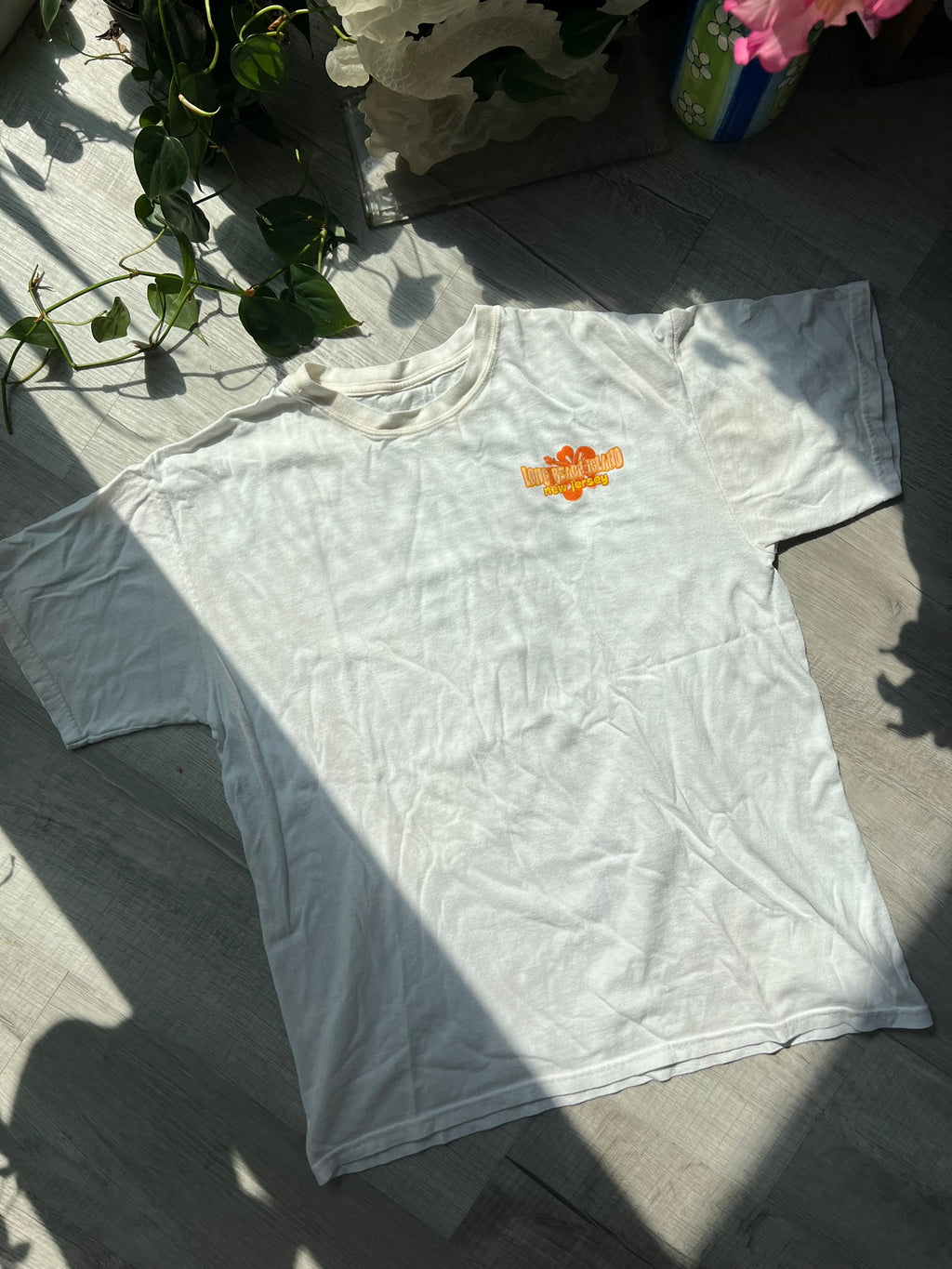 Vintage Elektra Vintage Long Beach Island graphic tee with colorful beach design on soft cotton fabric.