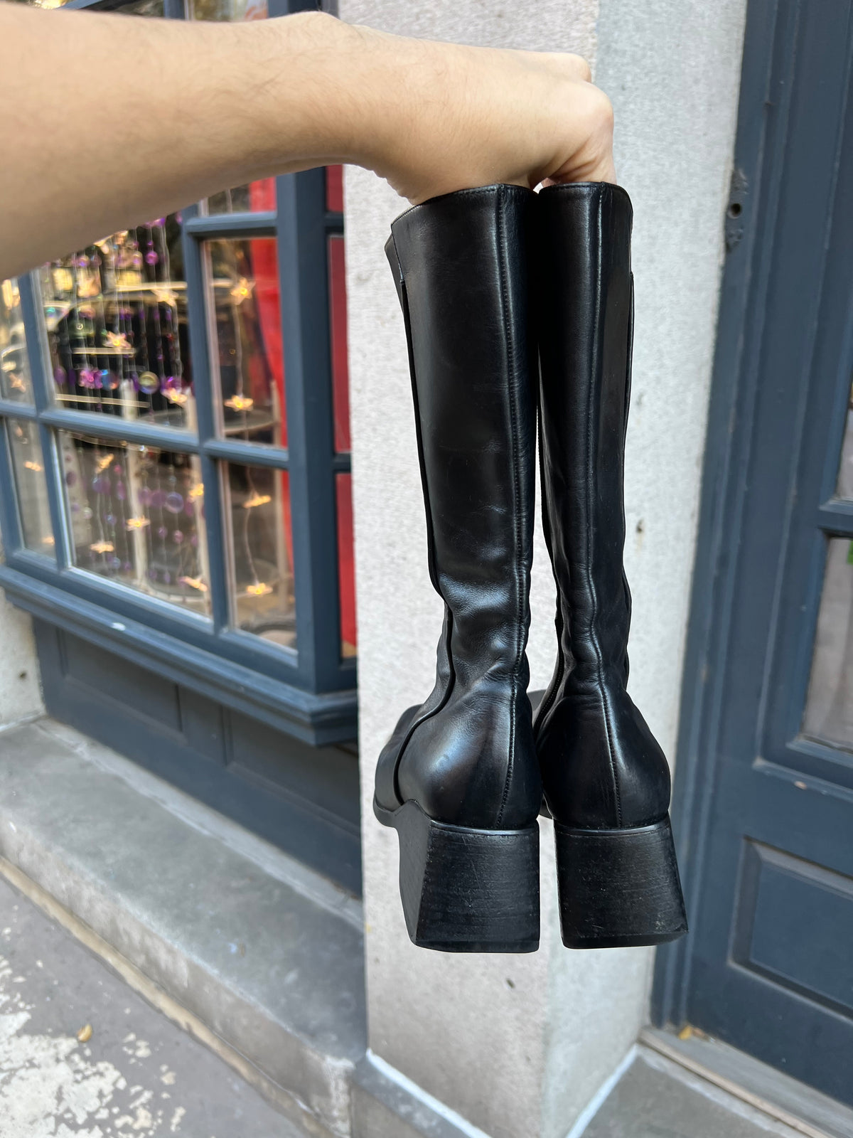 Vintage black leather calf boots by Elektra Vintage, showcasing classic design with sturdy heel and sleek leather finish.