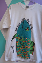Load image into Gallery viewer, Men's vintage 90s Cocoa Beach Florida Fish graphic tourist T-shirt by Elektra Vintage, featuring a colorful fish design.
