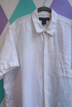 Load image into Gallery viewer, Elektra Vintage men's white linen short sleeve button-up shirt by Banana Republic, casual vintage men's top with classic style.
