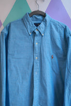Load image into Gallery viewer, Elektra Vintage men's sky blue Polo Ralph Lauren 90s button-down oxford shirt, classic collar and long sleeves, casual style
