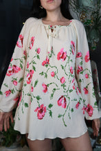Load image into Gallery viewer, Vintage 70s Floral Tunic Top – Boho Hippie Peasant Blouse
