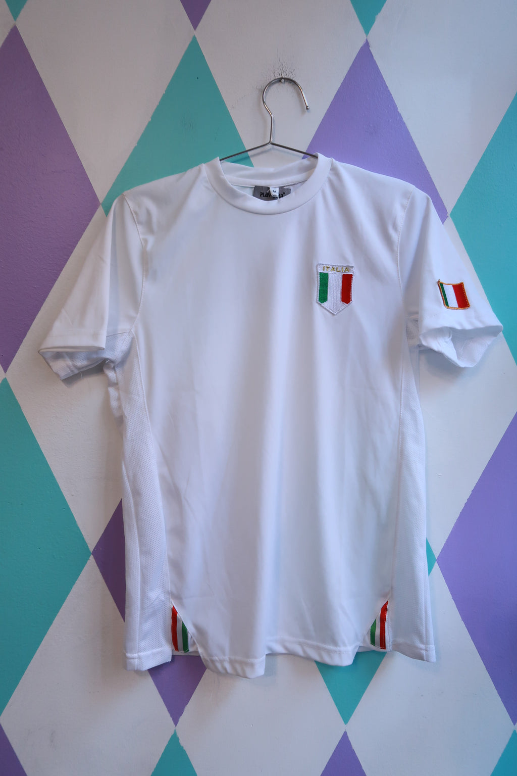 Vintage 2000s Italia halftone graphic athletic men's T-shirt in white with Italian flag design by Elektra Vintage.
