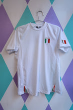 Load image into Gallery viewer, Vintage 2000s Italia halftone graphic athletic men's T-shirt in white with Italian flag design by Elektra Vintage.
