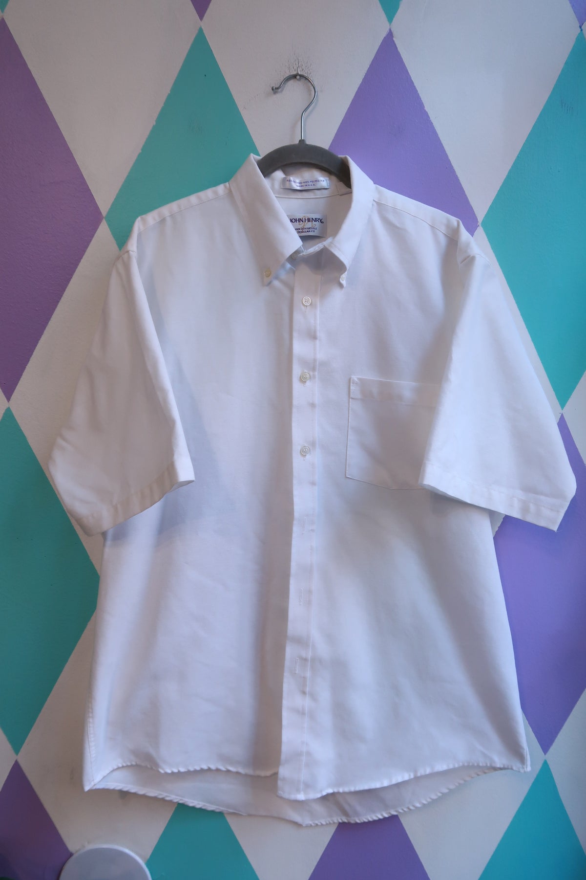 Elektra Vintage men's white button-down Oxford shirt with short sleeves, classic preppy style, casual short-sleeve top.