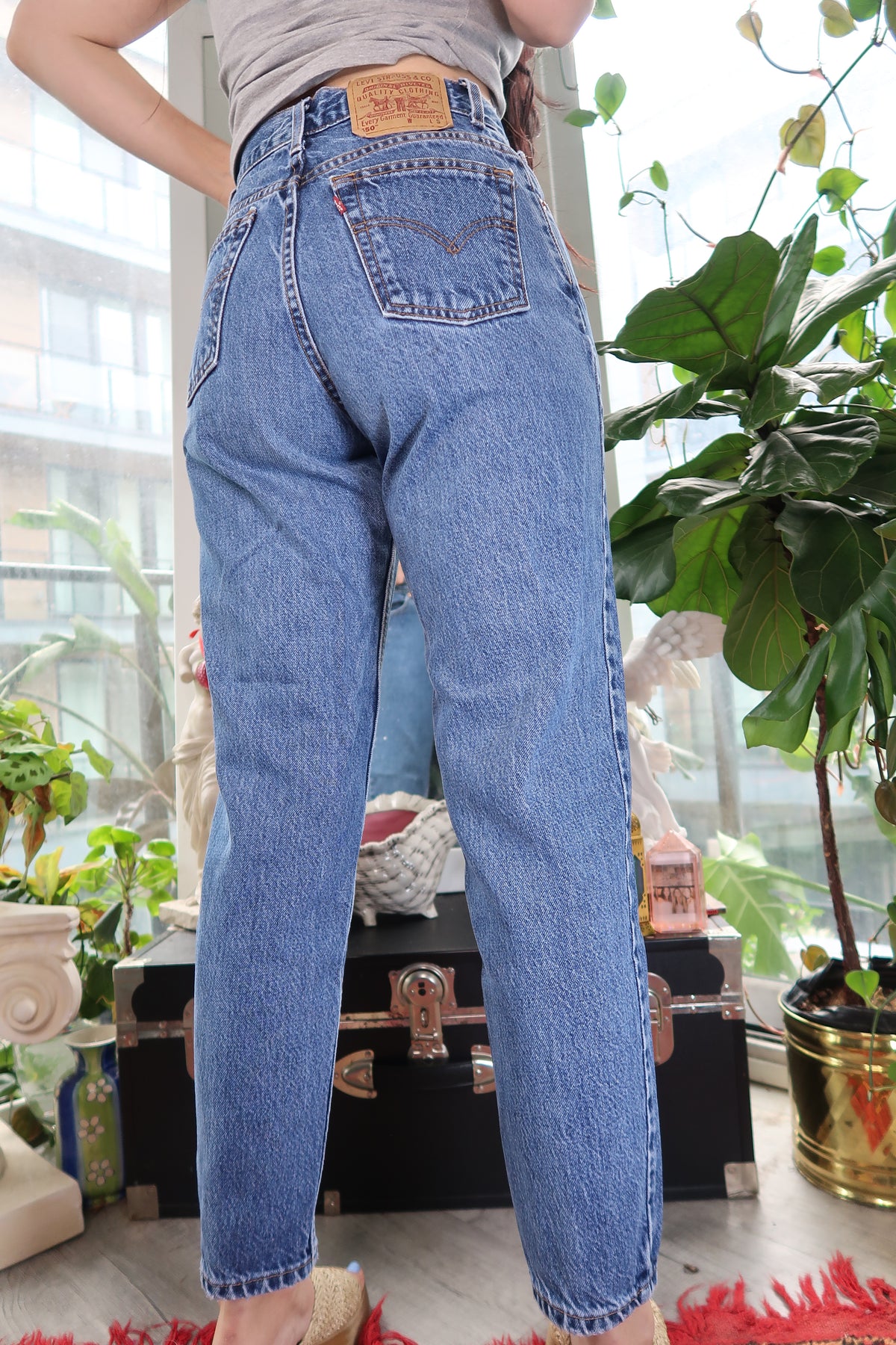Women's vintage Levi’s 550 relaxed fit jeans in classic blue denim, high rise, tapered style, from Elektra Vintage.