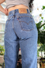 Load image into Gallery viewer, Vintage Levi’s 550 Relaxed Fit Jeans – Classic Blue High Rise Tapered Denim
