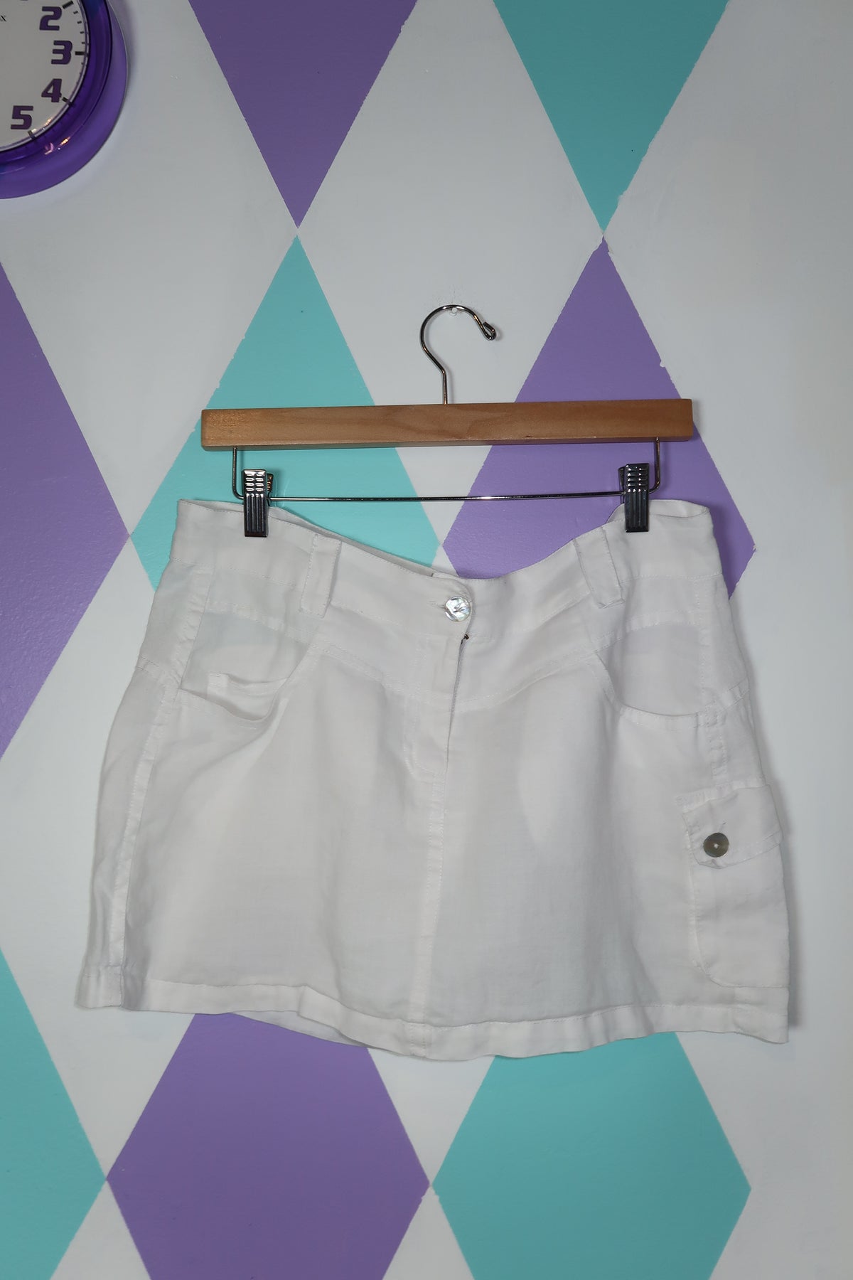 Elektra Vintage white linen cargo mini skirt for women, featuring a casual, vintage-inspired design with pockets and a relaxed fit.