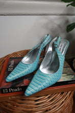 Load image into Gallery viewer, Deadstock Vintage 2000s Steve Madden Blue Crocodile Leather Heels
