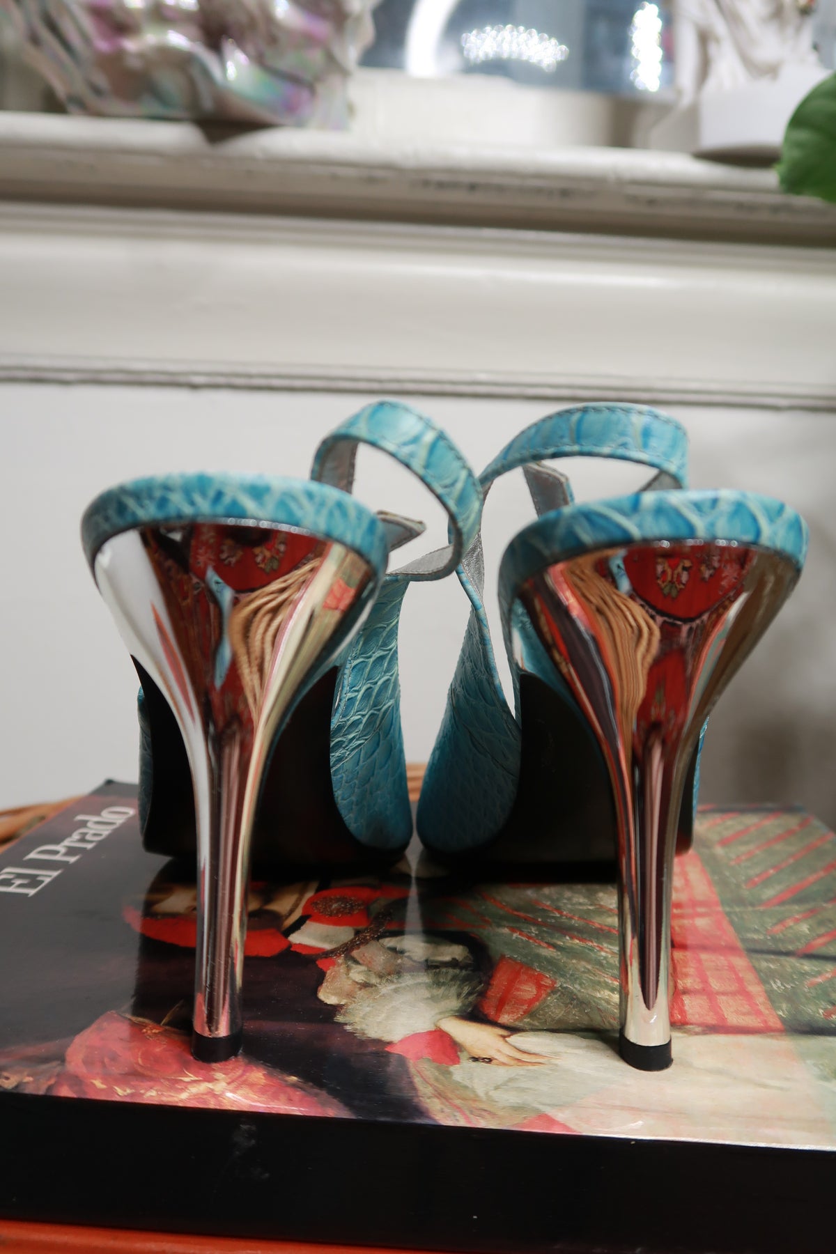Vintage 2000s Steve Madden blue crocodile leather heels with pointed toes and stiletto heels, displayed on a neutral background.