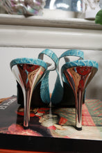 Load image into Gallery viewer, Deadstock Vintage 2000s Steve Madden Blue Crocodile Leather Heels
