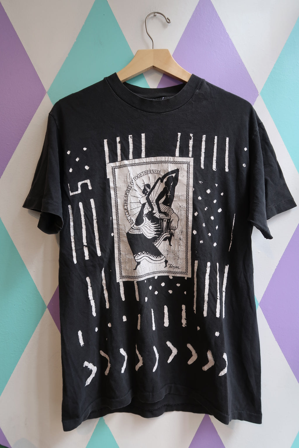 Vintage 90s African Tribal Abstract Graphic Tee – Black & White Art Print