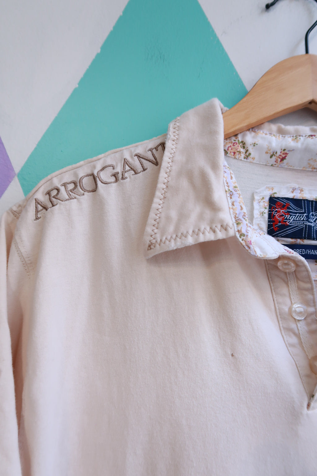 Vintage 2000s Beige Graphic Polo Shirt with Embroidered Collar - Elektra Vintage