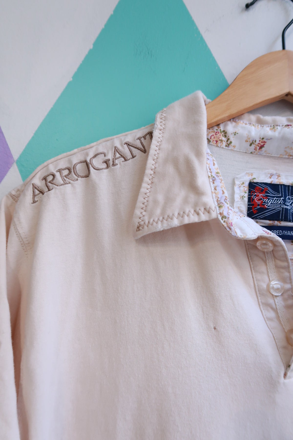Vintage 2000s Beige Graphic Polo Shirt with Embroidered Collar - Elektra Vintage