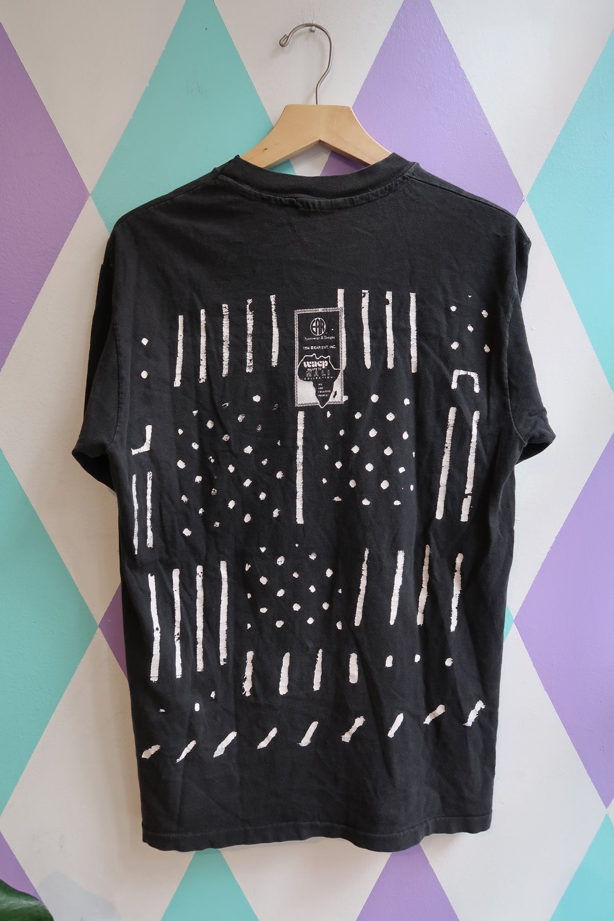 Vintage 90s African Tribal Abstract Graphic Tee – Black & White Art Print