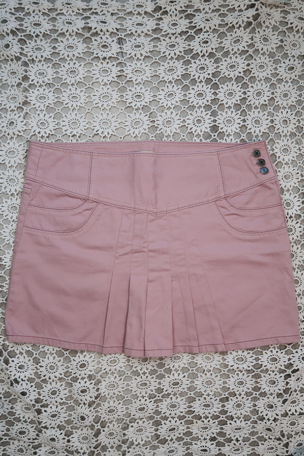 Vintage 2000s Gap Dusty Pink Pleated Mini Skirt by Gap Jeans