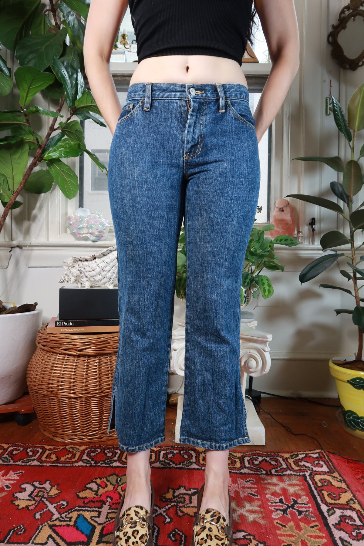 Elektra Vintage women's blue denim Capri jeans with side slits, vintage Y2K style, featuring a relaxed fit and distressed details.