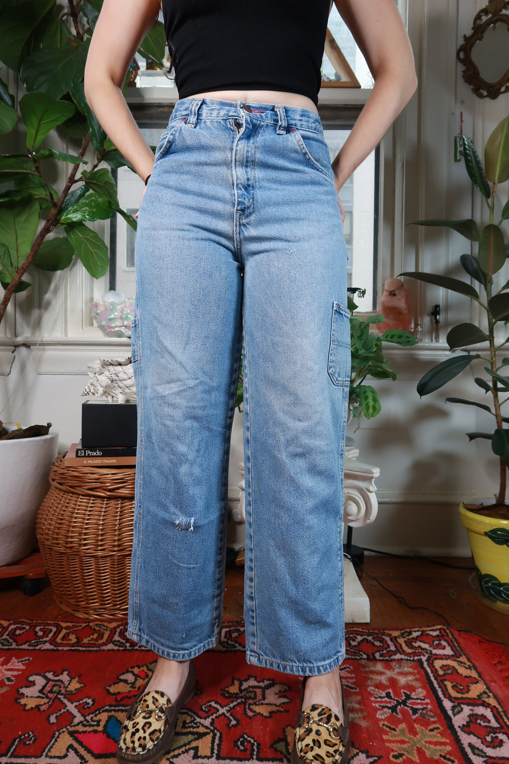 Light wash vintage Y2K cargo carpenter wide-leg jeans for women by Elektra Vintage, featuring multiple pockets and relaxed fit.