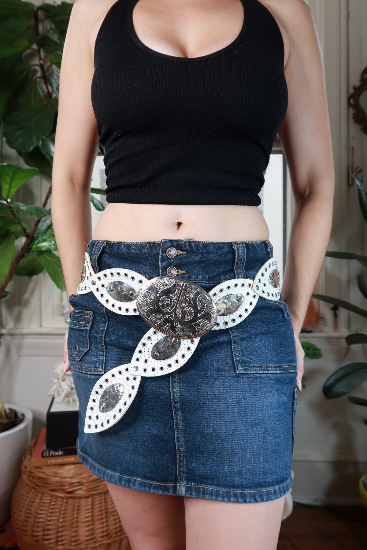 Vintage Y2K white western concho belt by Elektra Vintage with oversized engraved silver buckle and detailed western design.