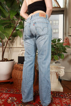 Load image into Gallery viewer, Light wash vintage Levi’s 514 low rise straight-leg jeans for women, styled with classic denim details and a relaxed fit.
