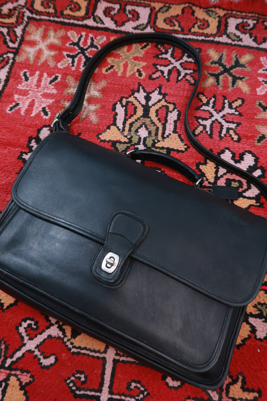 Vintage Coach Metropolitan leather shoulder messenger bag by Elektra Vintage, featuring classic design and adjustable strap.