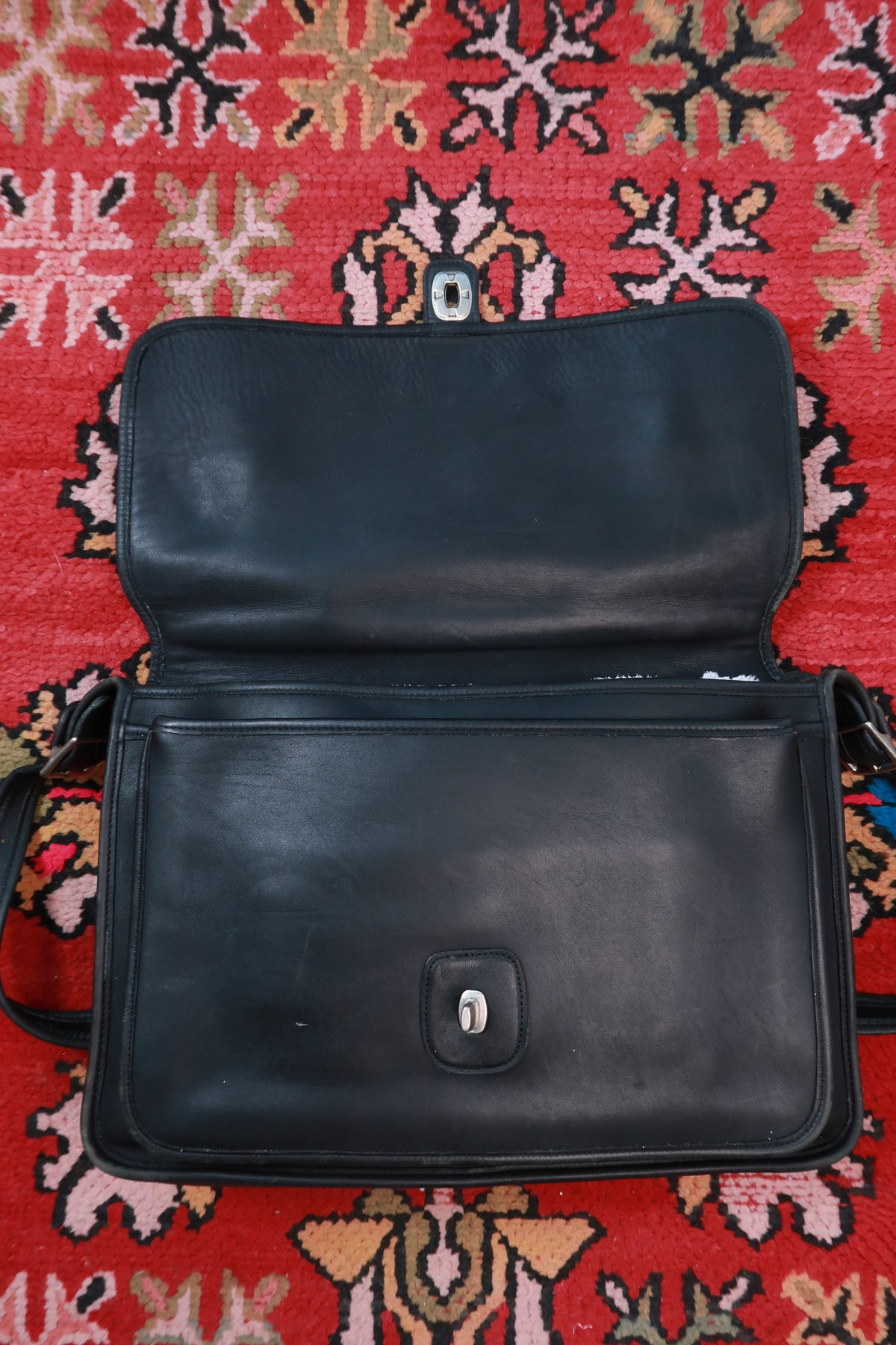 Vintage Coach Metropolitan leather shoulder messenger bag by Elektra Vintage, featuring a classic design and durable leather construction.