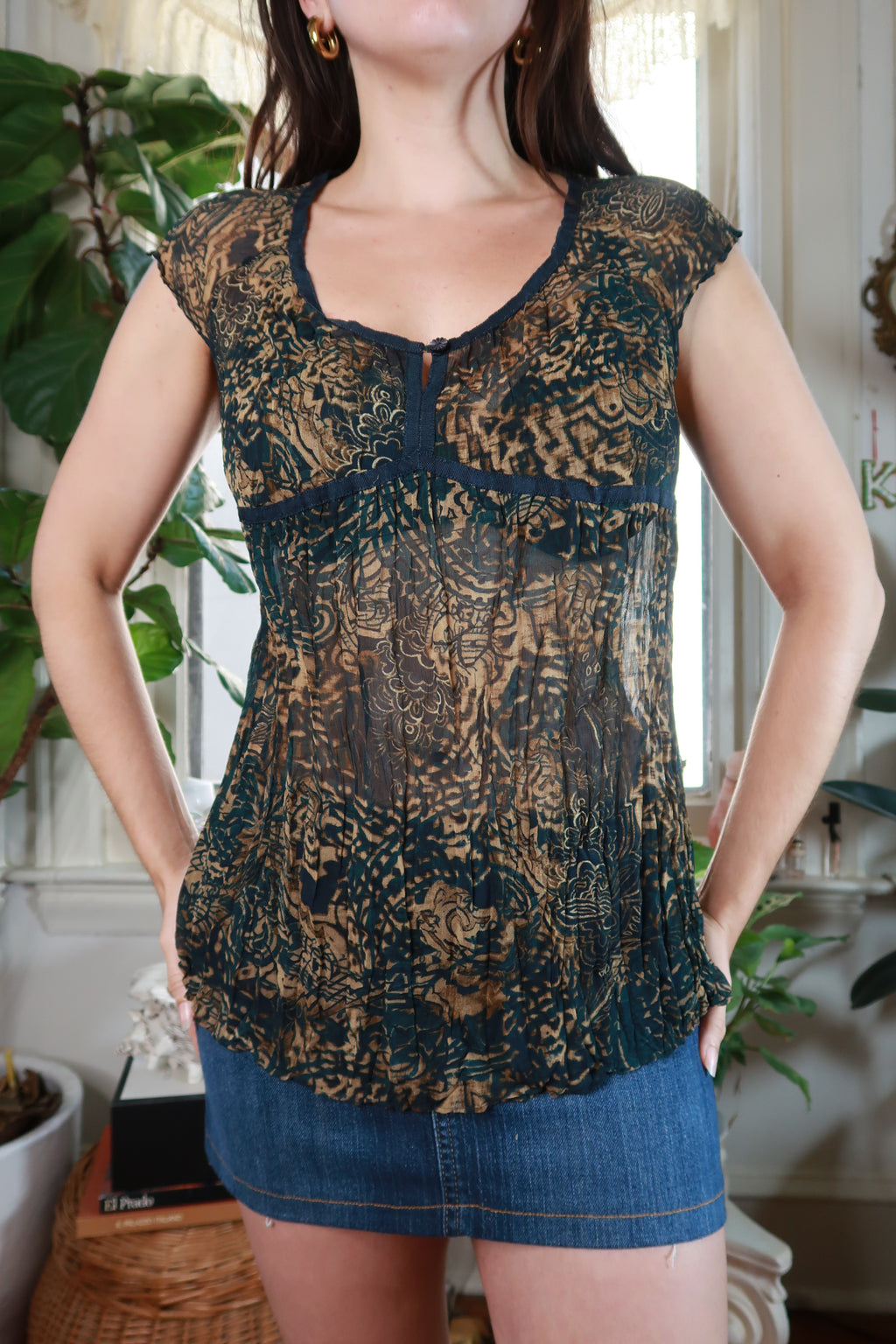 Vintage 2000s brown and black sheer pleated babydoll blouse for women by Elektra Vintage, showing the flowy fabric and detailed pleats.