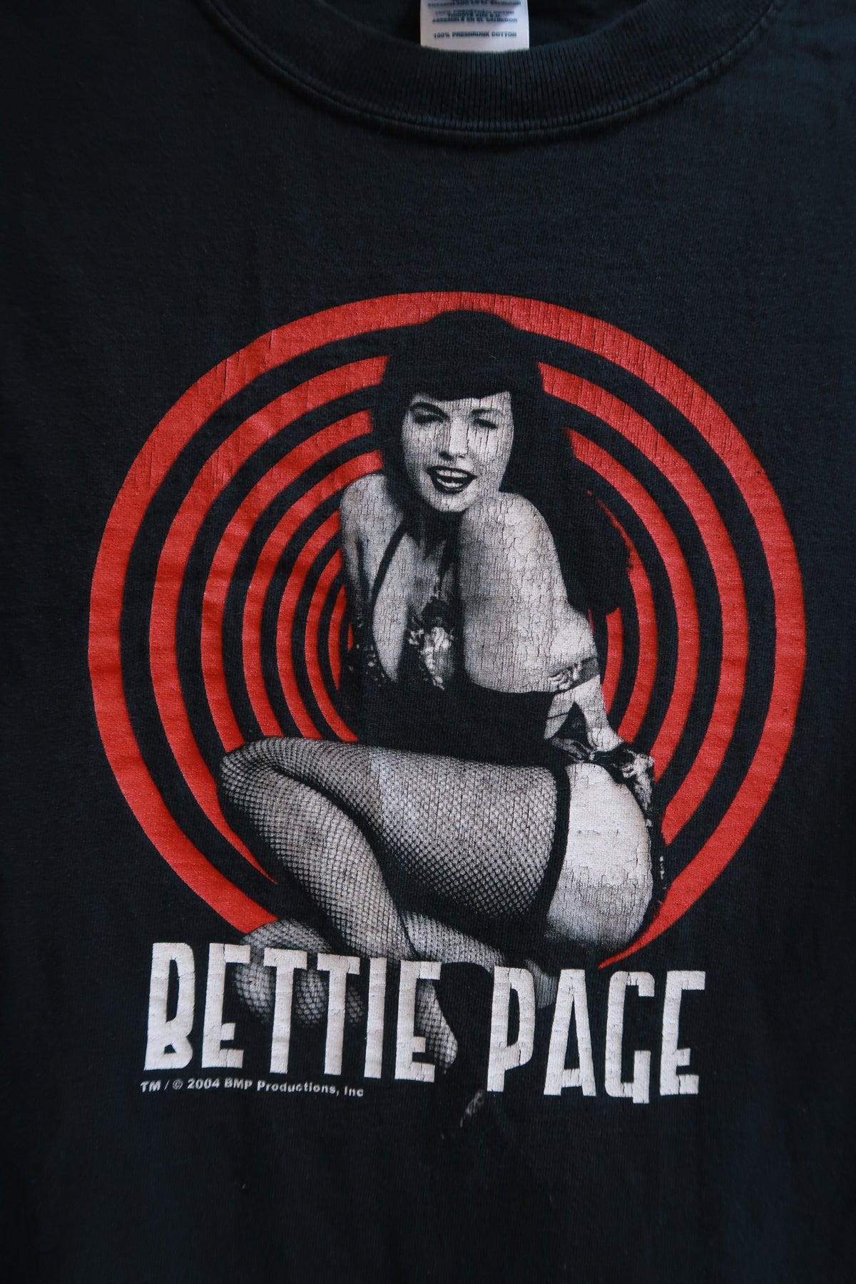 Vintage 2004 Bettie Page Black Graphic T-Shirt Pin Up Girl Red Spiral Tee