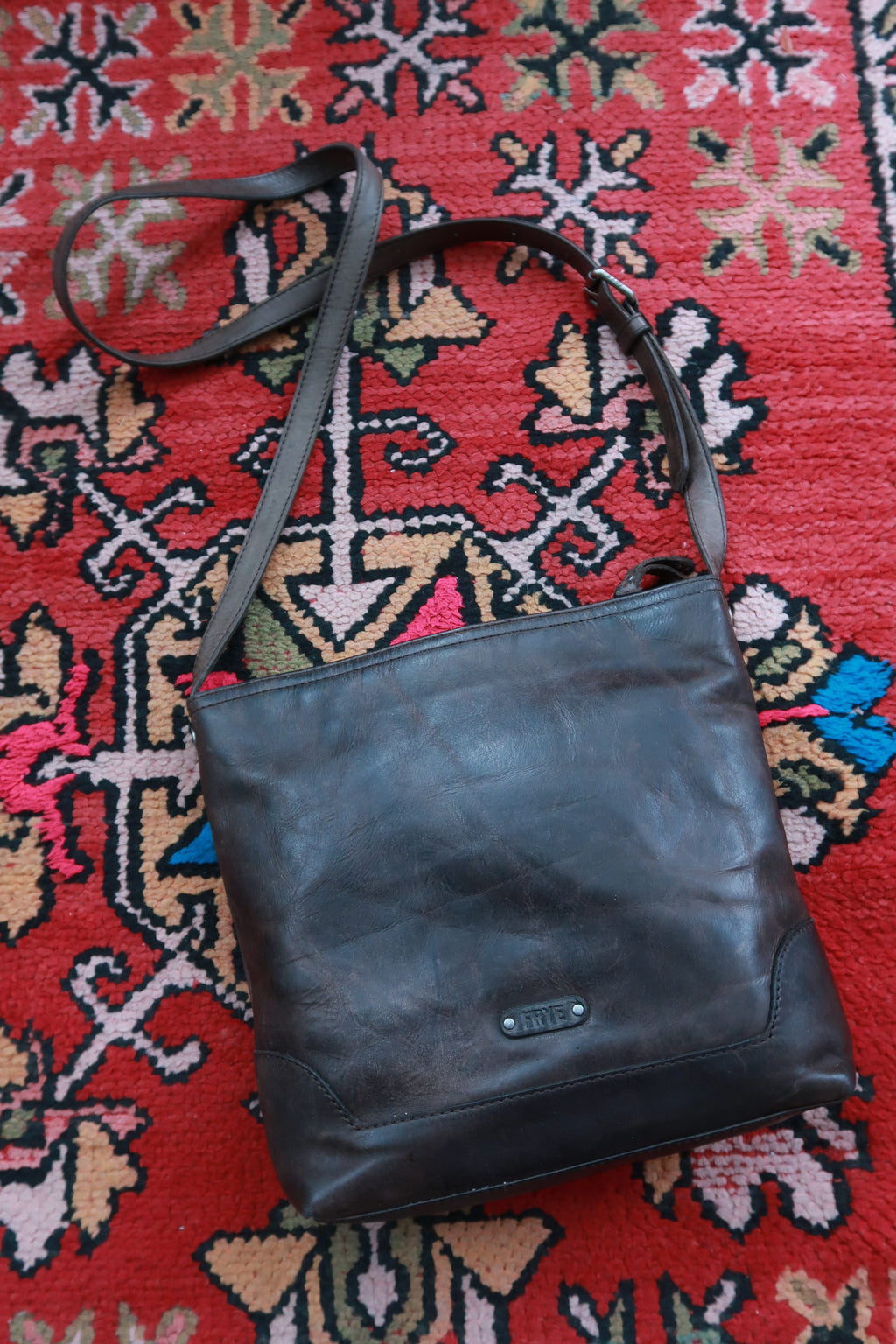 Dark brown genuine leather crossbody shoulder bag by Elektra Vintage, featuring vintage style and durable leather construction.