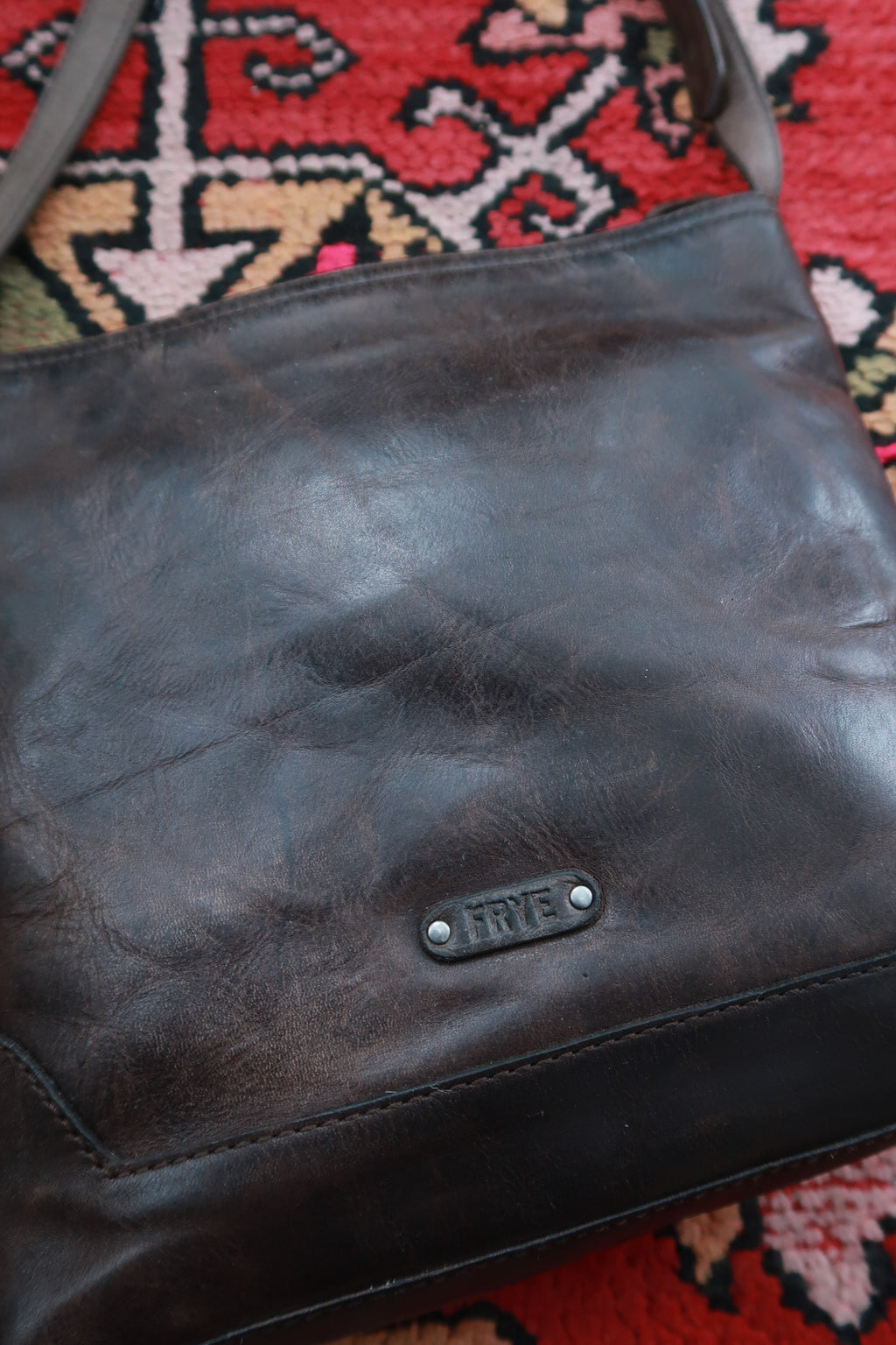 Dark brown genuine leather crossbody shoulder bag by Elektra Vintage, featuring vintage style and adjustable strap.