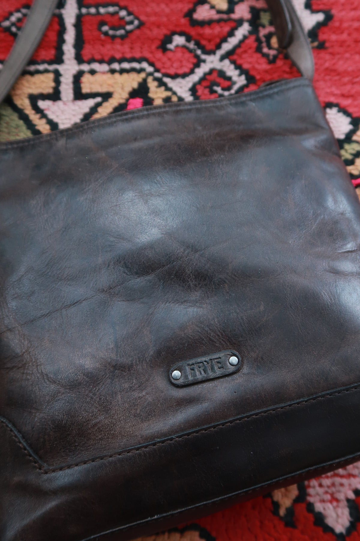 Dark brown genuine leather crossbody shoulder bag by Elektra Vintage, featuring vintage style and adjustable strap.