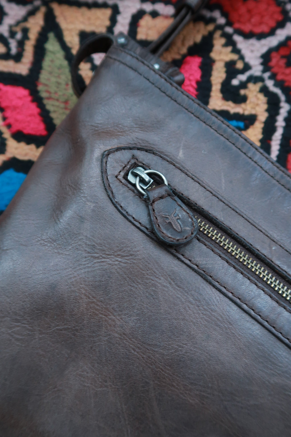 Vintage Frye dark brown leather crossbody shoulder bag with adjustable strap and classic design from Elektra Vintage.