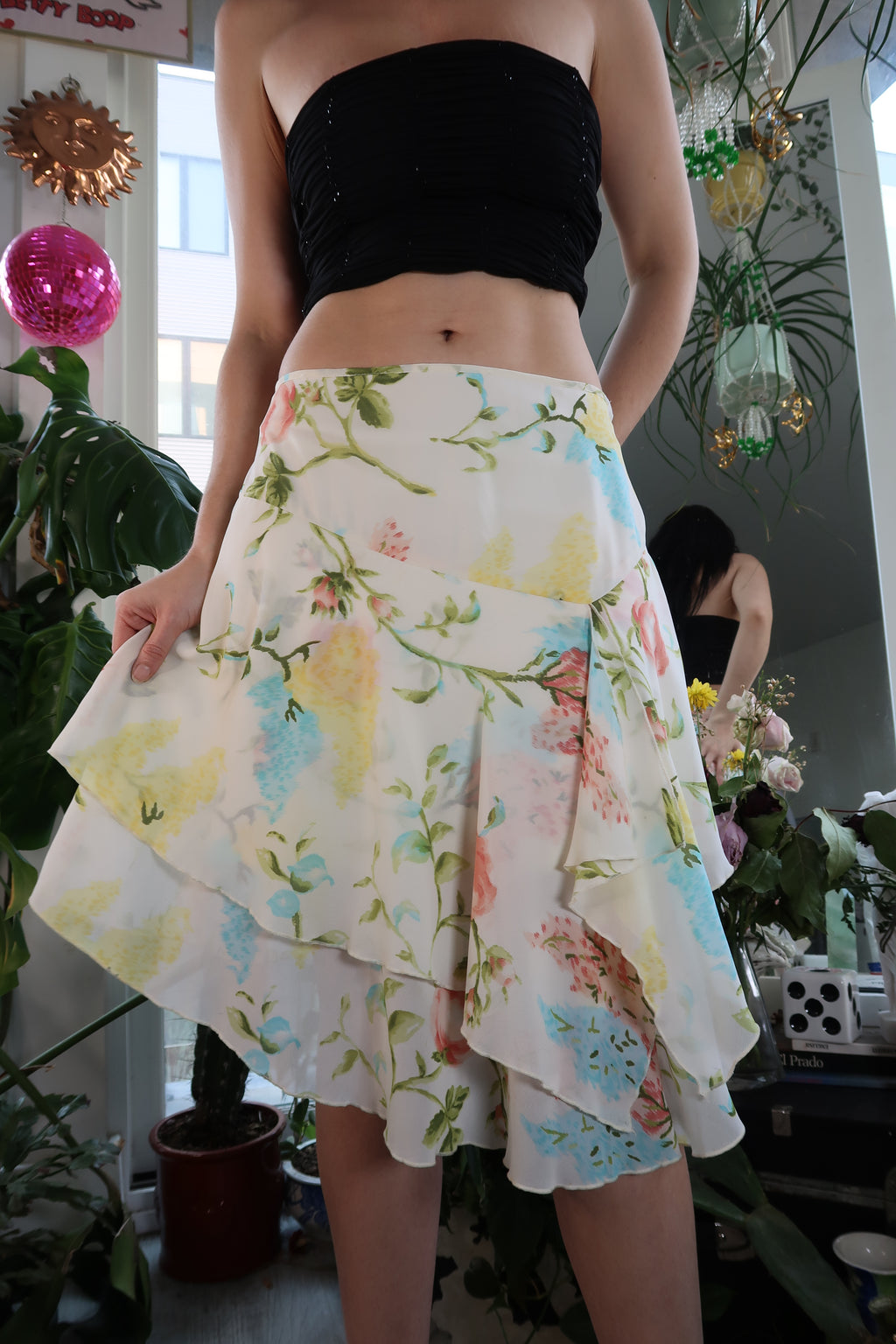 Vintage 2000s White and Floral Mid-rise Flounced Ruffle Skirt - Elektra Vintage