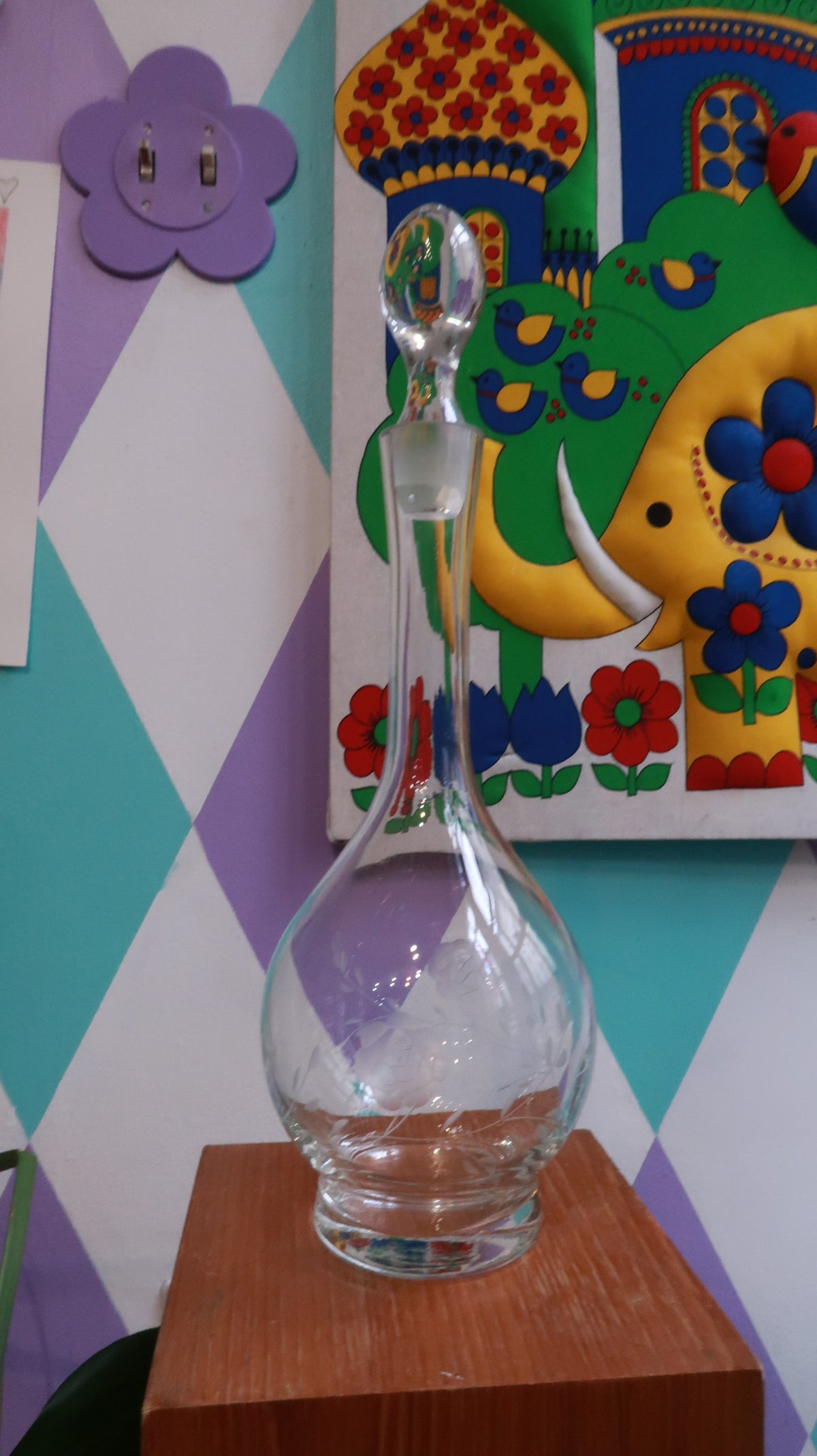 Vintage etched glass decanter with floral cut design and stopper, elegant barware bottle by Elektra Vintage.