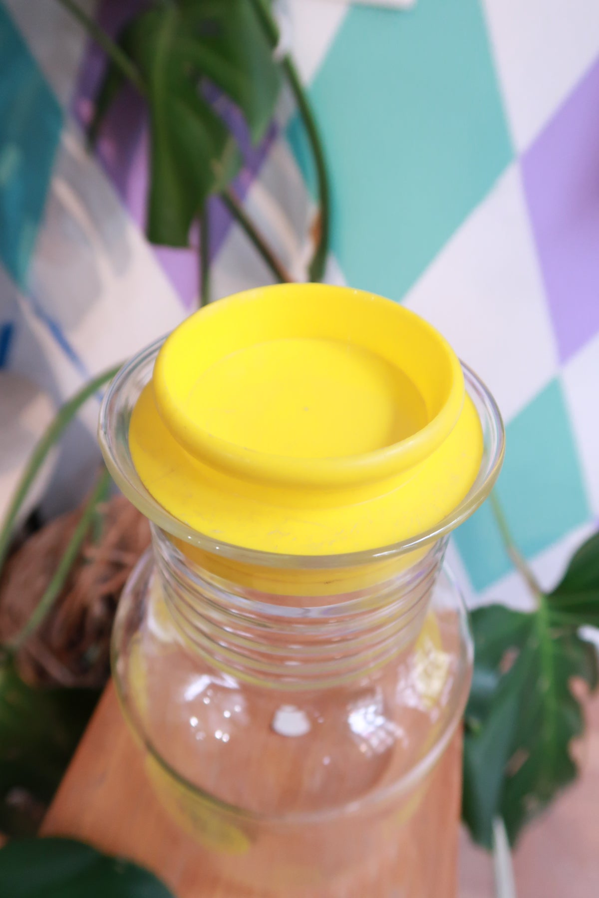 Vintage lemon print glass pitcher with yellow lid from Elektra Vintage, retro citrus juice carafe for serving drinks.