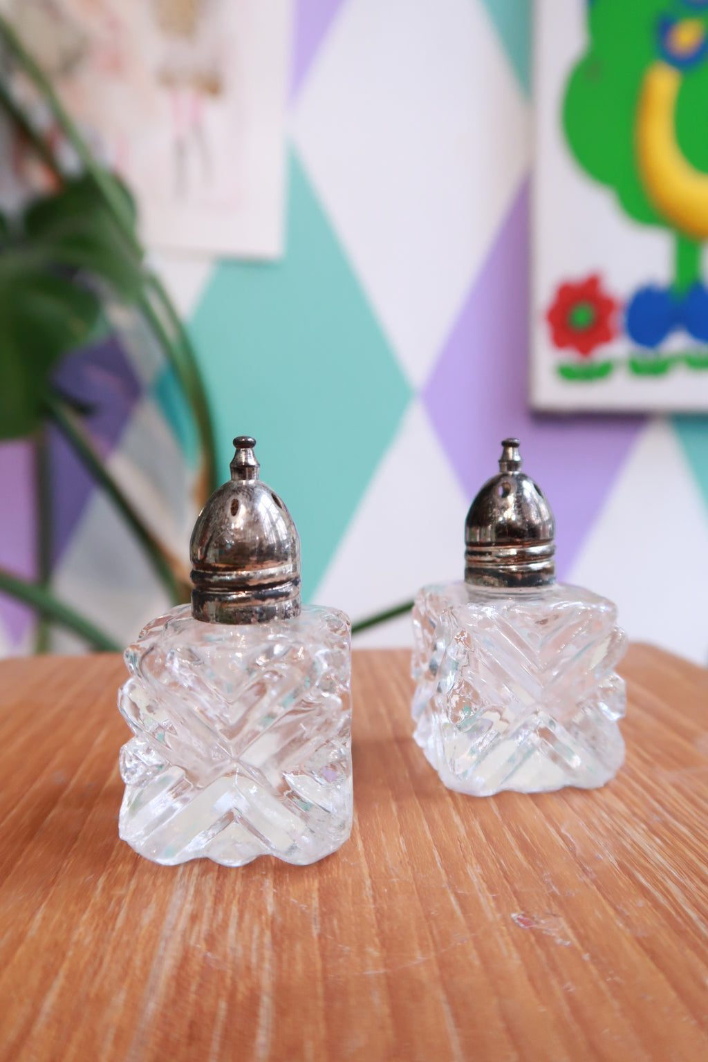Vintage Elektra Crystal Salt and Pepper Shakers with diamond pattern cut glass, vintage condiment set, clear glass, elegant design
