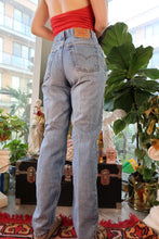 Load image into Gallery viewer, Vintage Levi’s 512 Tapered Jeans

