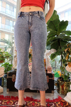 Load image into Gallery viewer, Vintage 2000s Cropped Flare Jeans
